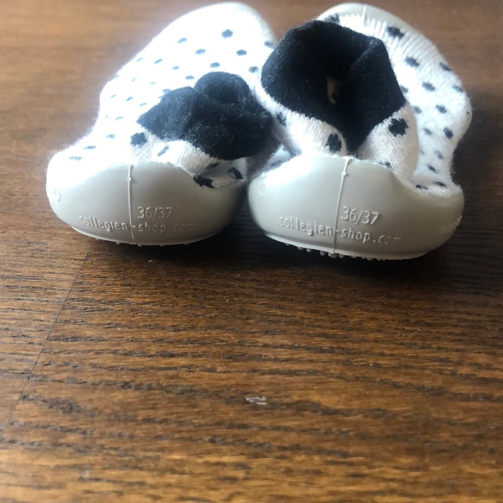 Slippers - Picture 3 of 4